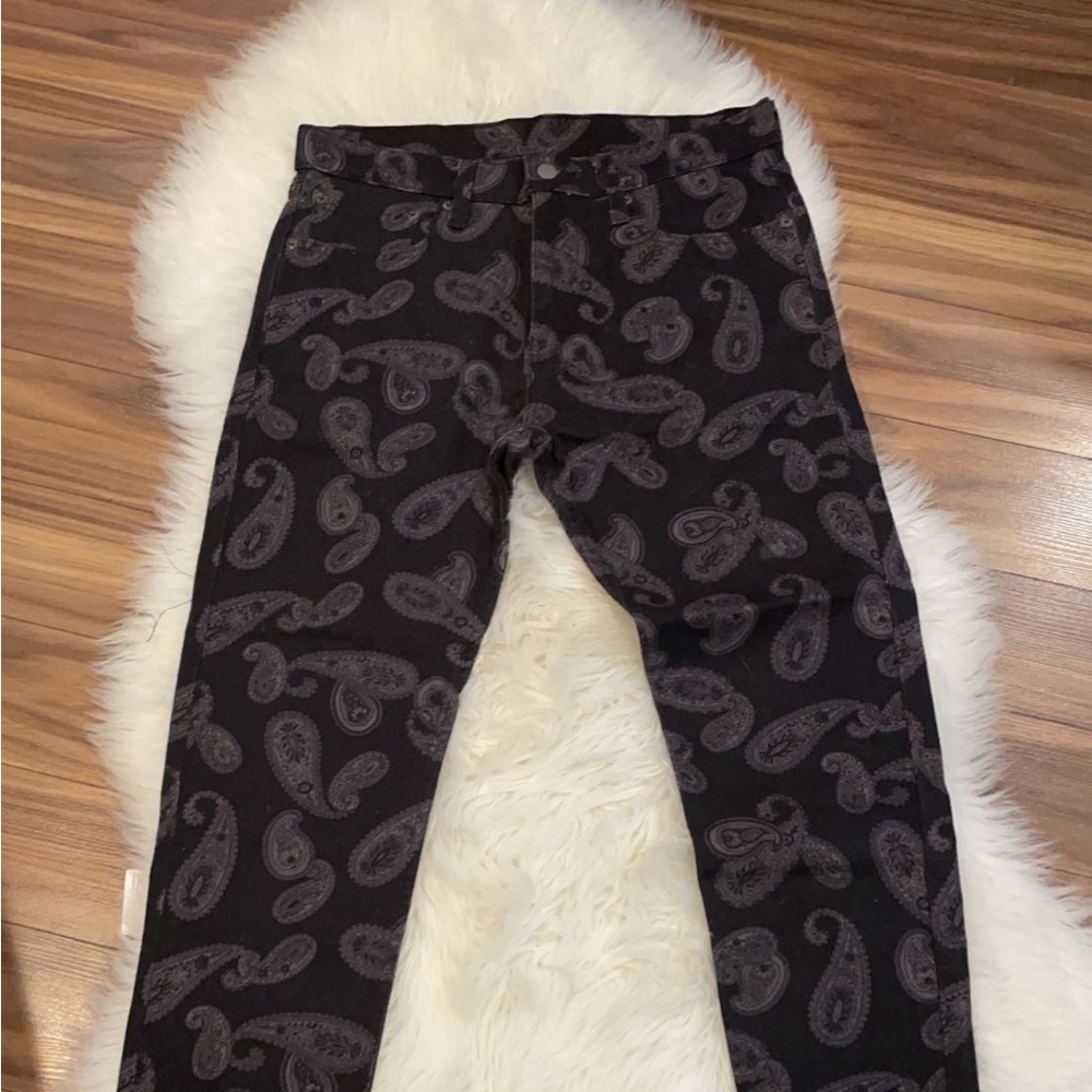 Never worn black paisley Levi’s